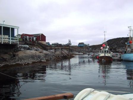 Et billede fra havnen i Napasoq