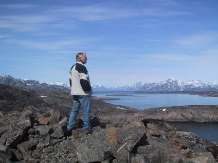 På fjeldvandring nær Maniitsoq